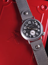 Load image into Gallery viewer, VARIO x RZE復古軍錶