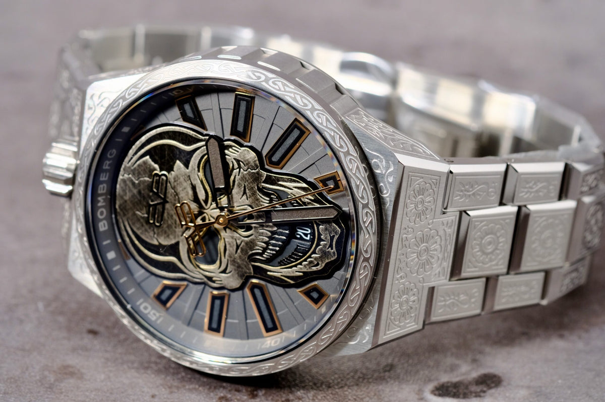 BOMBERG Bolt-68 NEO系列十週年紀念骷髏機械錶 銀色版本