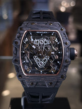 Load image into Gallery viewer, Bentley夜光碳纖酒桶形自動機械錶
