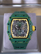 Load image into Gallery viewer, Bentley夜光碳纖酒桶形自動機械錶
