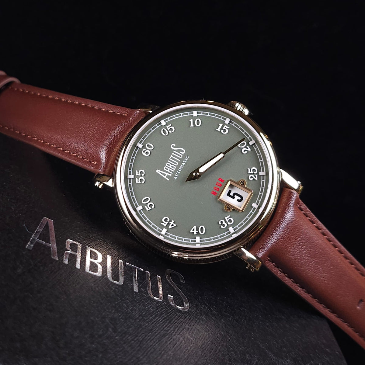 Arbutus Jumping Hour自動機械錶