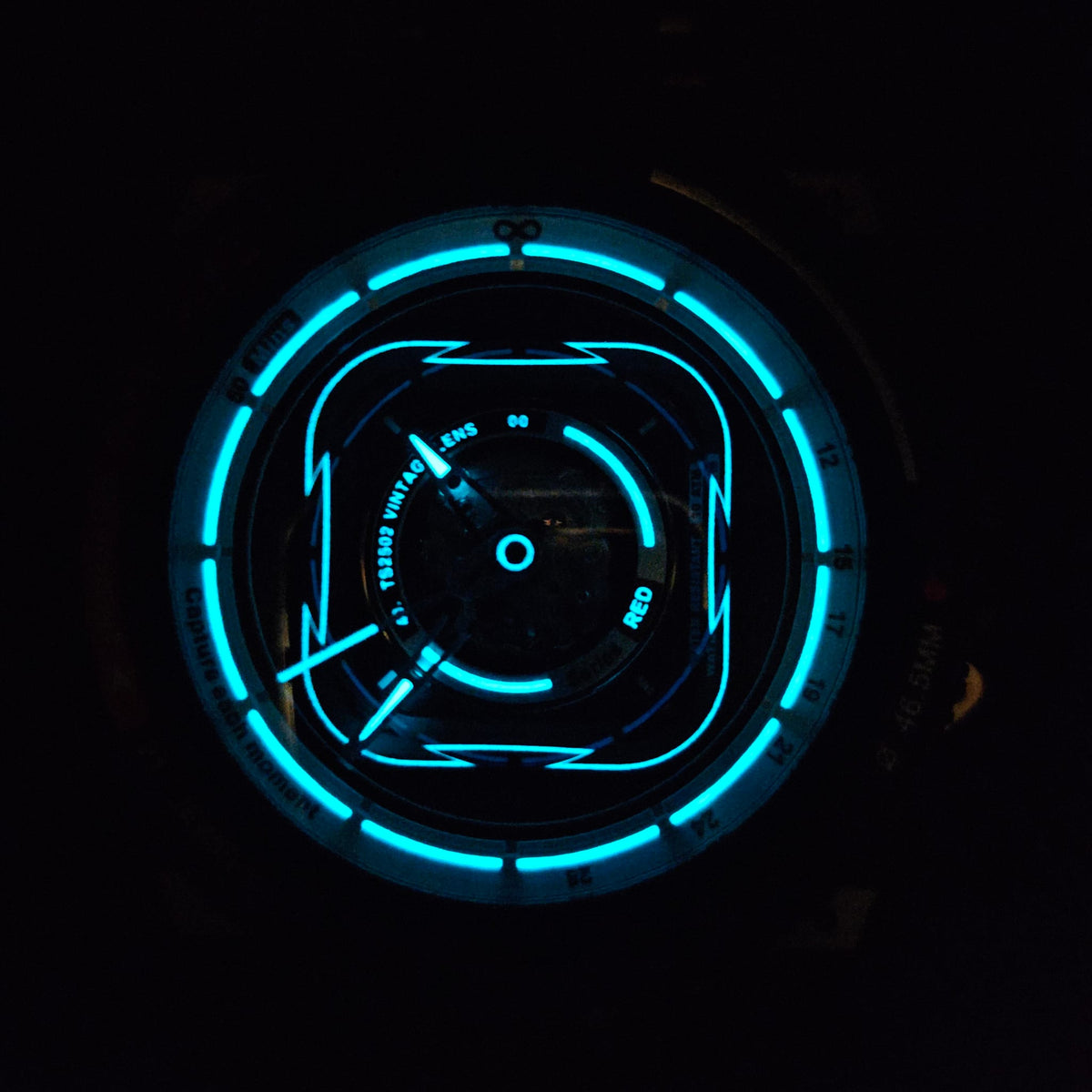 TACS AVL III Titanium相機鏡頭設計自動機械錶