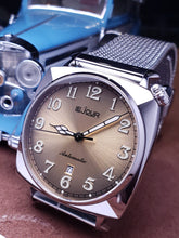 將圖片載入圖庫檢視器 Le Jour Heritage方形懷舊機械錶
